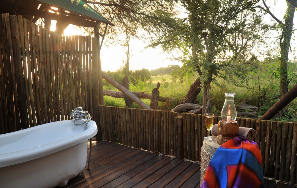 Отель The Hide Safari Camp Dete Экстерьер фото
