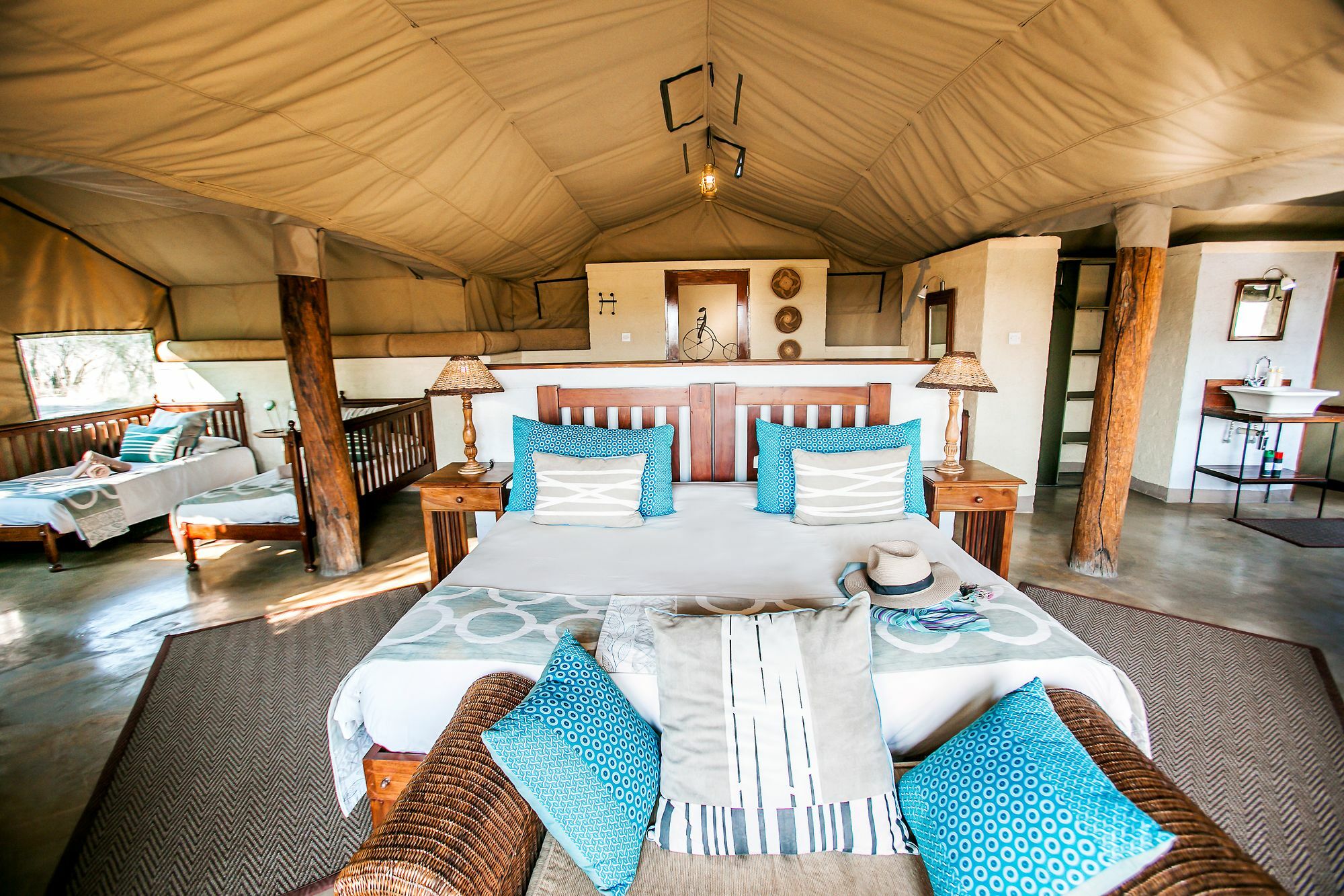 Отель The Hide Safari Camp Dete Экстерьер фото